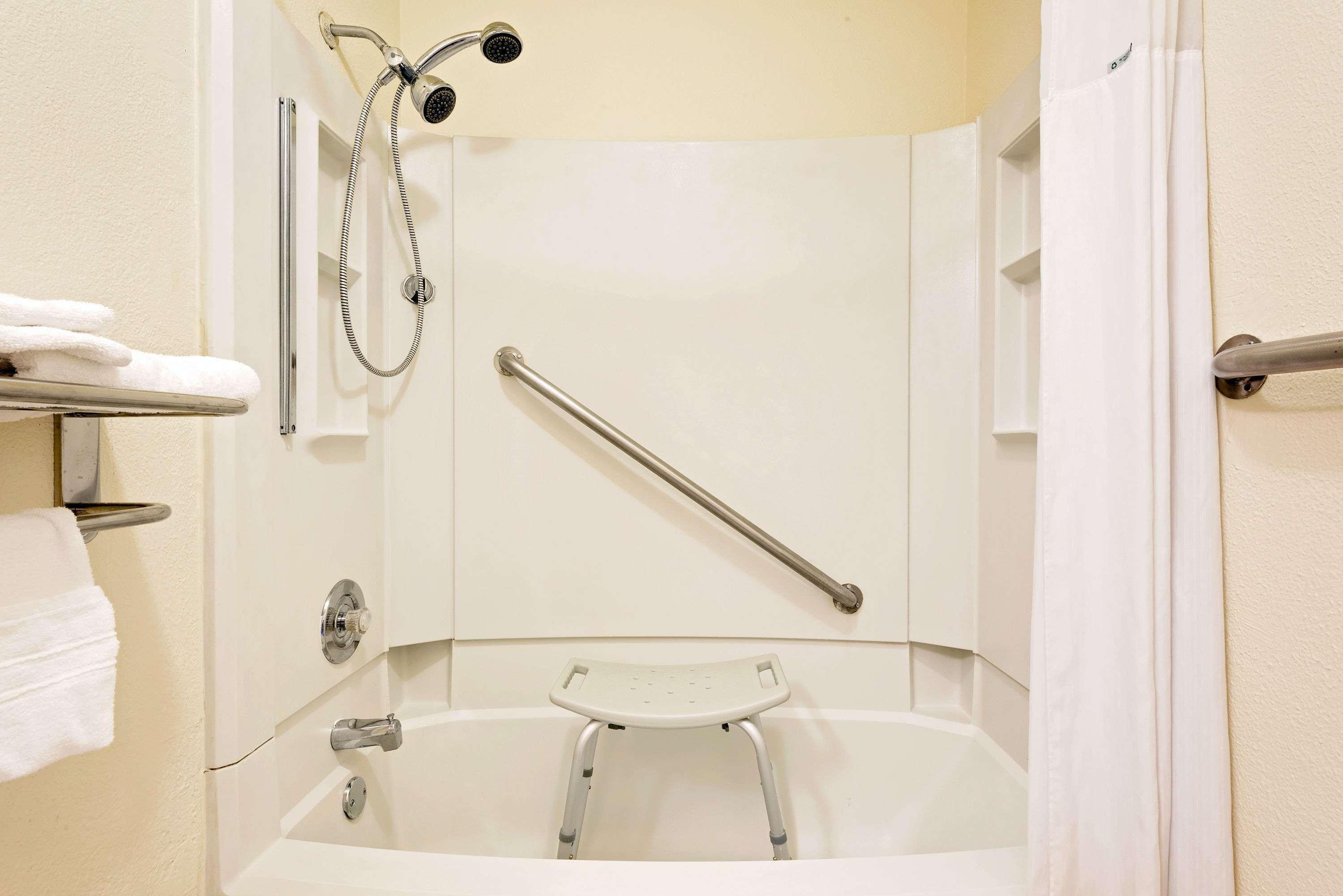 Days Inn By Wyndham Fairmont Bagian luar foto