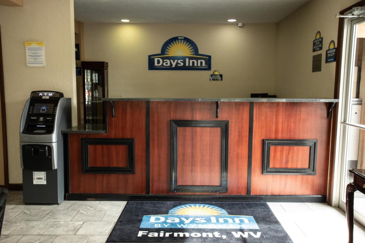 Days Inn By Wyndham Fairmont Bagian luar foto